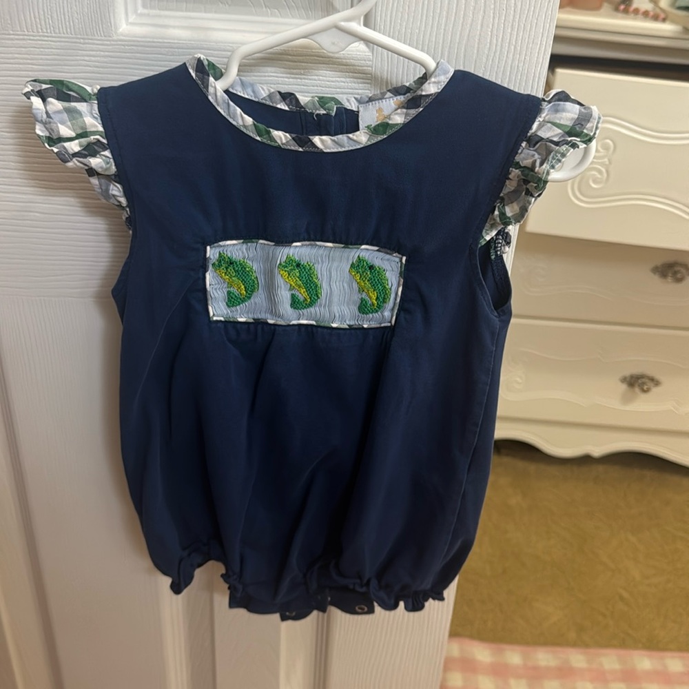 Busy Bee Smocks. Bass Fishing Smocked Bubble. 18m.